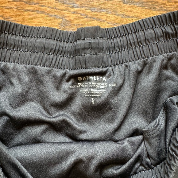 Athleta Mesh Racer Run Mid Rise Short - Picture 2 of 3